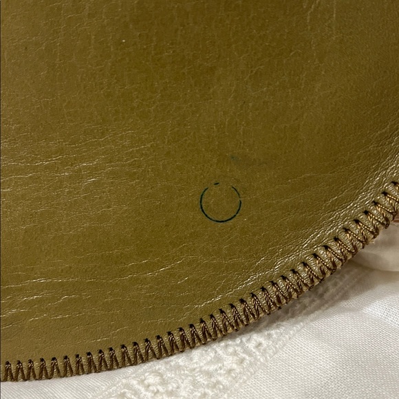 Lyons Leather Co. Green Leather Crossbody Small Bee - Picture 4 of 12